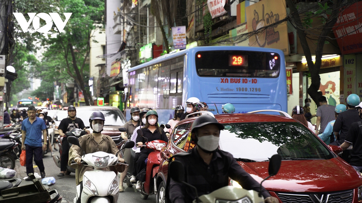 Xóa điểm đen ùn tắc giao thông trên đường Nguyễn Tuân, quận Thanh Xuân